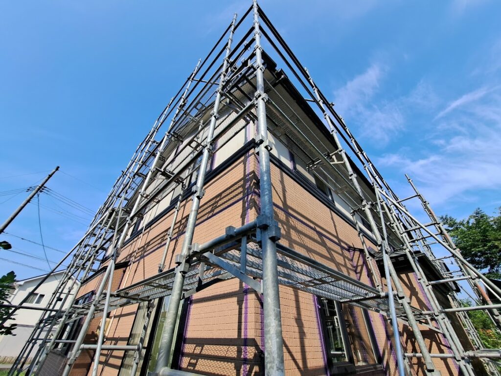 大磯町で外壁や屋根のリフォームをするイメージ