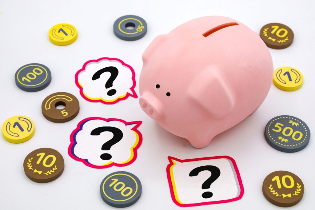 貯金箱とお金と？